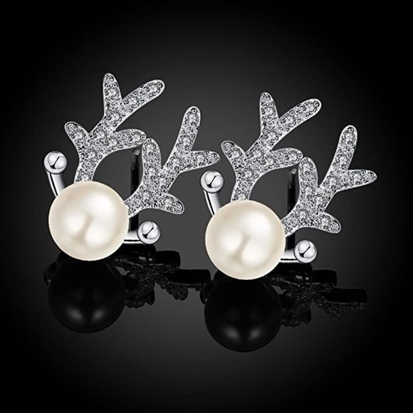 Pearl and Rhinetone Reindeer Studs Silver tone - Picture 3 of 3